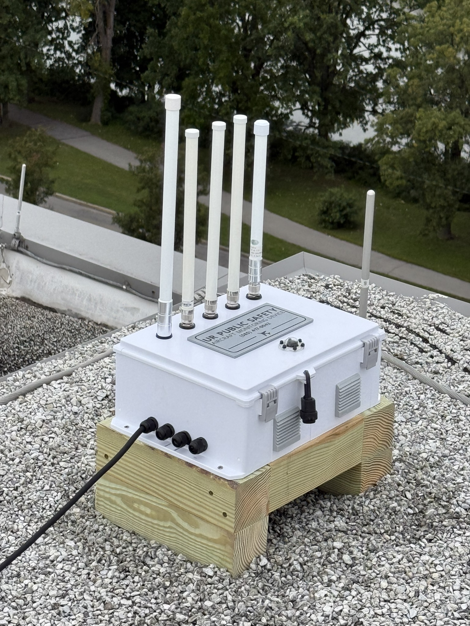 Aircraft monitoring receiver